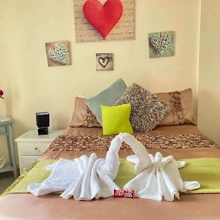 Lovely Double Room With Private Bathroom And Double Room With Shared Toilet & Parking Free Edimburgo Exterior foto