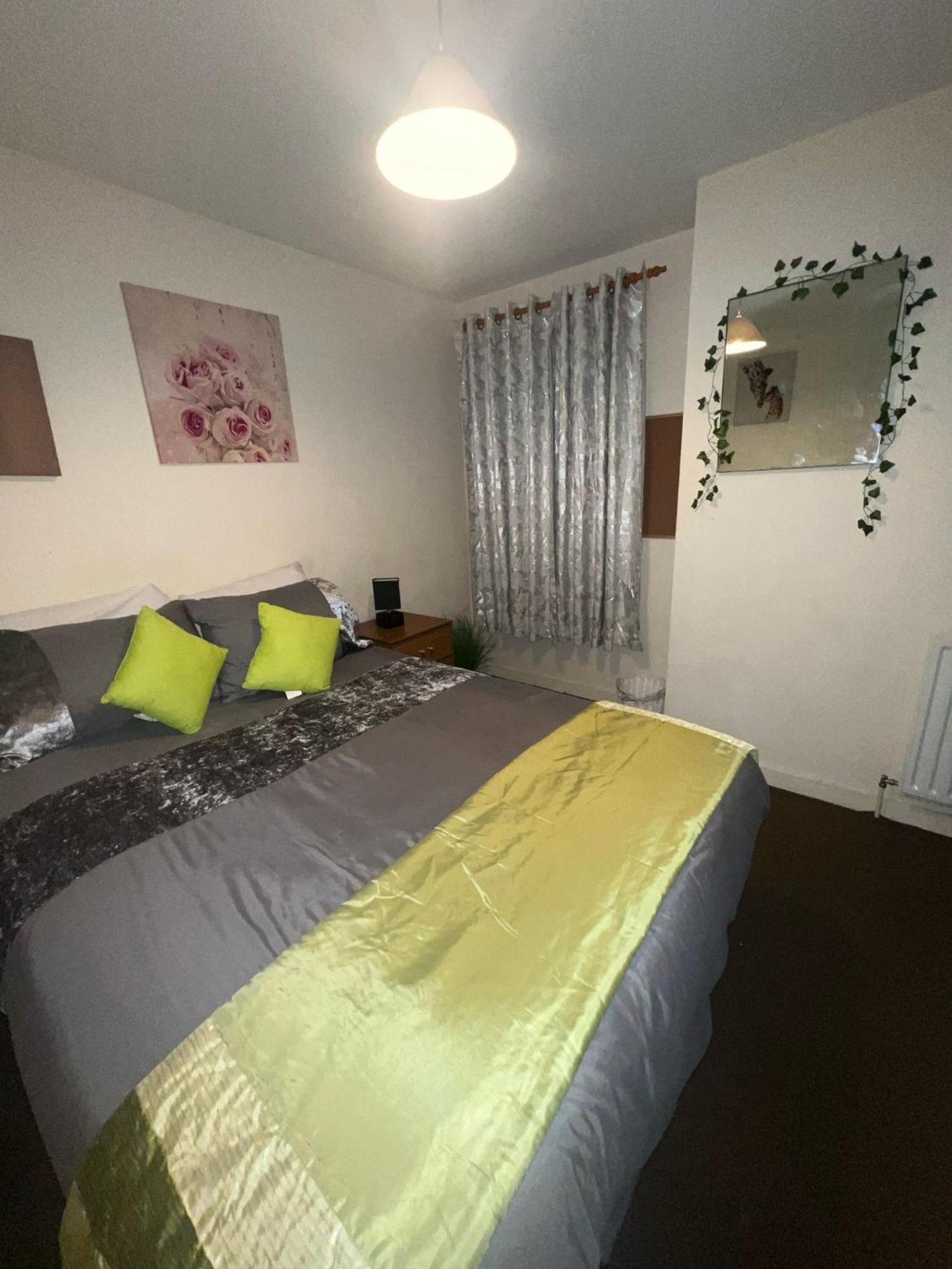 Lovely Double Room With Private Bathroom And Double Room With Shared Toilet & Parking Free Edimburgo Exterior foto