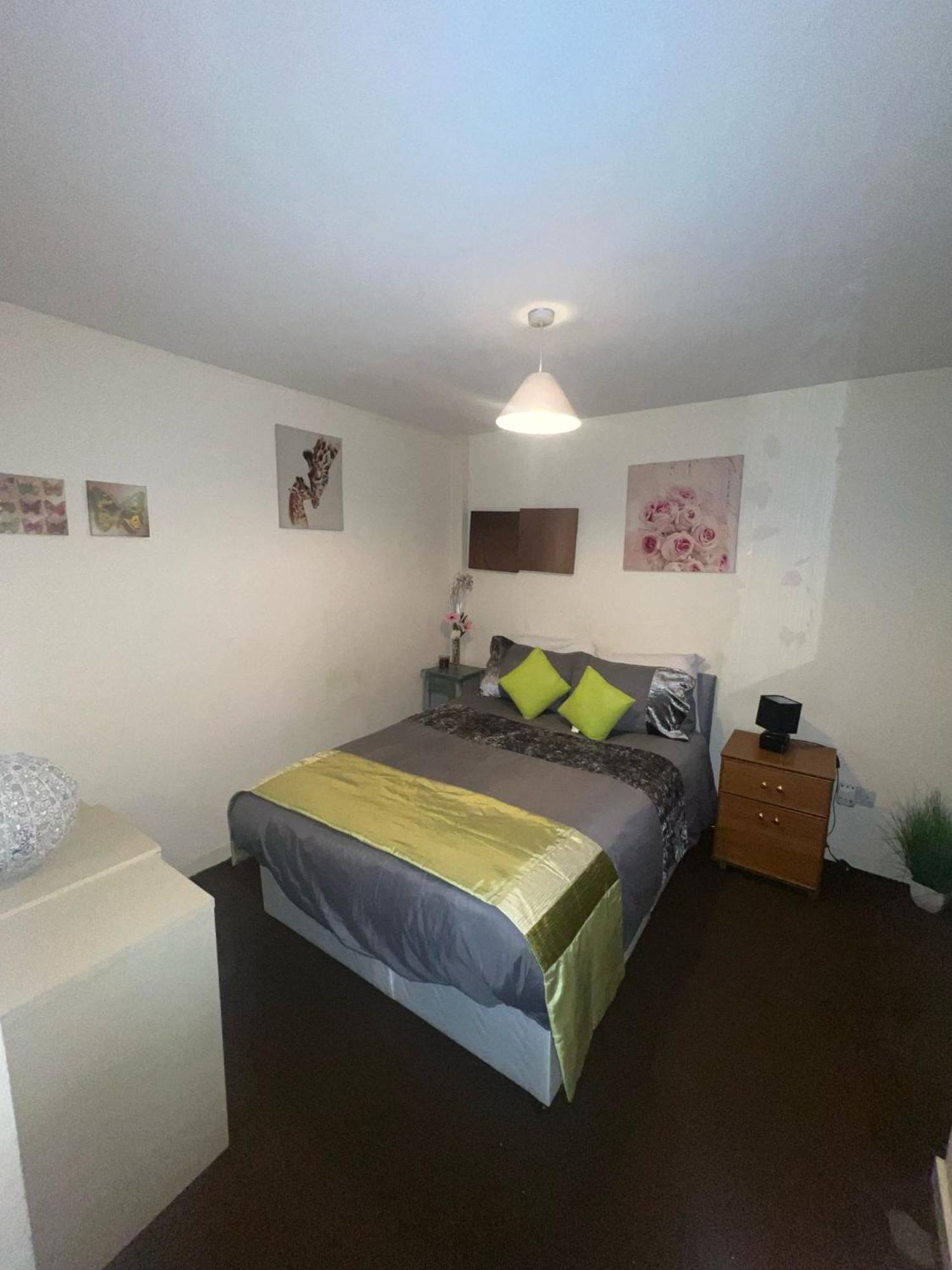 Lovely Double Room With Private Bathroom And Double Room With Shared Toilet & Parking Free Edimburgo Exterior foto